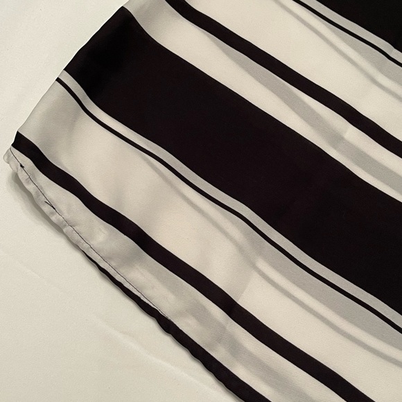 Banana Republic striped blouse. - Picture 4 of 6